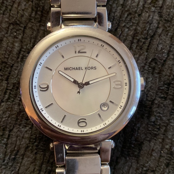 Michael Kors stainless steel watch with opal center - Picture 2 of 7